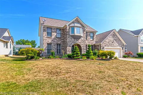 5555 Chatham Ln, Grand Blanc, MI 48439