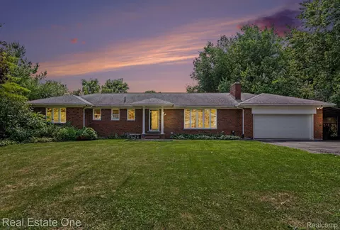 2888 Colonial Way, Bloomfield Hills, MI 48304