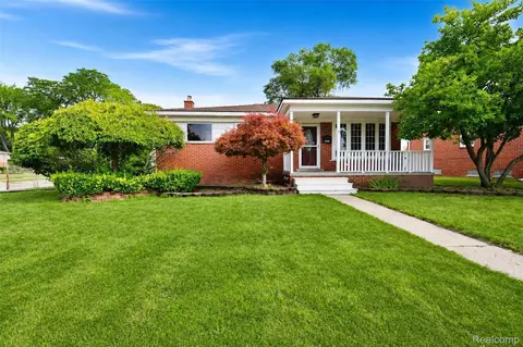 32612 Dover St, Garden City, MI 48135
