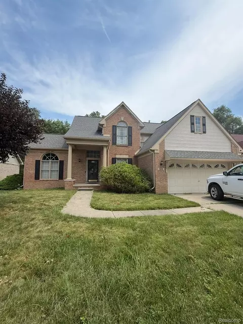 610 Clairpointe Woods Dr, Detroit, MI 48215