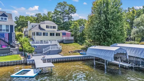 16 S North Shore Dr, Lake Orion, MI 48362