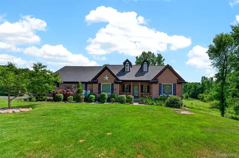 2660 Scenic Meadows Dr, Brandon, MI 48462