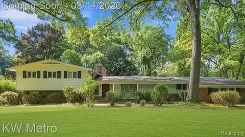 4966 Whispering Pine Ln, Bloomfield Hills, MI 48302