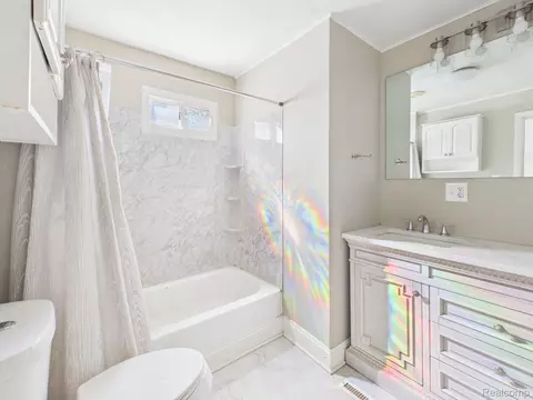 Bath - 8262 Packard Ave, Warren, MI 48089 photo 2 of 3