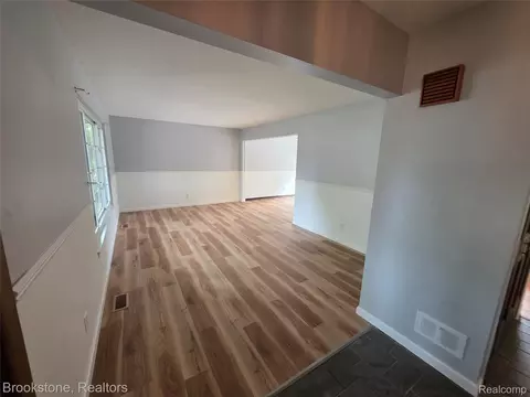 Living - 1243 Pickwick Pl, Flint, MI 48507 photo 1 of 2