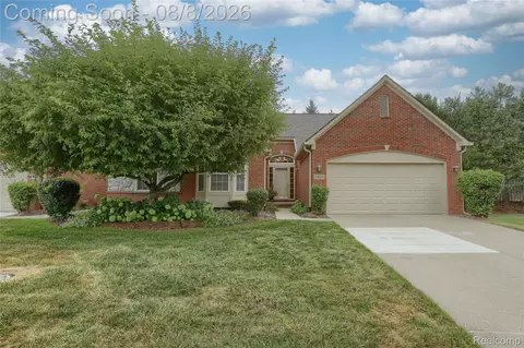 3845 Arbor Dr, Auburn Hills, MI 48326