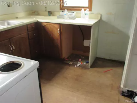 Entry Way - 4016 Circle Dr, Flint, MI 48507 photo 1 of 3