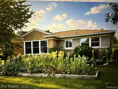 17028 W 13 Mile Rd, Beverly Hills, MI 48025