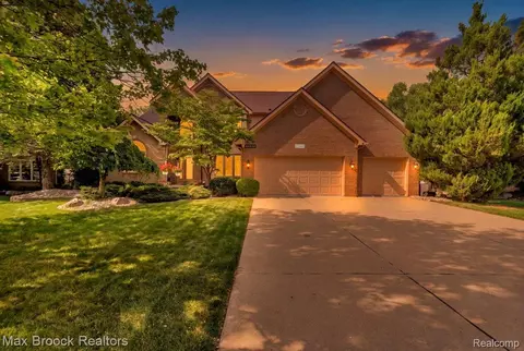 40800 N Northville Trl, Northville, MI 48168