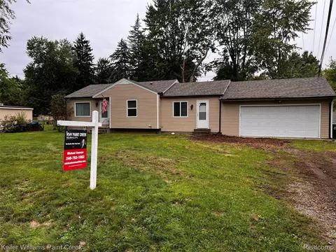 2244 Hammerslea Rd, Orion, MI 48359