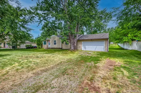 2244 Hammerslea Rd, Orion, MI 48359