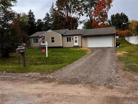 2244 Hammerslea Rd, Orion, MI 48359