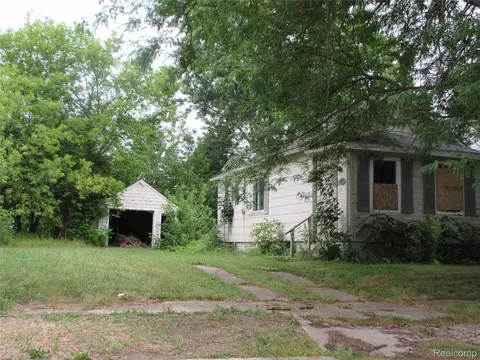 915 Stocker Ave, Flint, MI 48503 photo 2