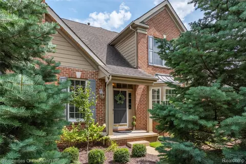 45042 Broadmoor Cir S, Northville, MI 48168