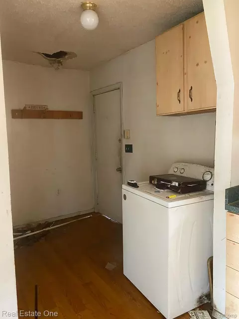 Entry Way - 3565 Niagara St, Wayne, MI 48184 photo 1 of 1