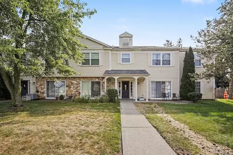 833 Bloomfield Village Blvd #G, Auburn Hills, MI 48326