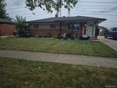 30541 Iroquois Dr, Warren, MI 48088