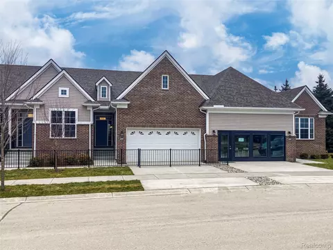 9925 Crossview Trl #126, Hartland, MI 48855