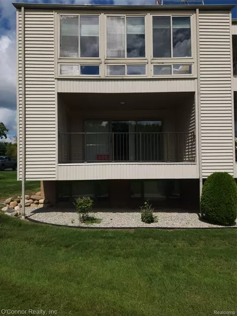 3995 River Rd #16, East China, MI 48054