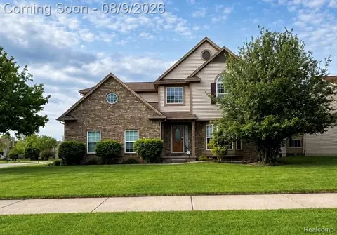 8366 Sherwood Dr, Grand Blanc, MI 48439