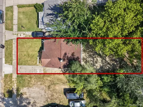 9016 Auburn St, Detroit, MI 48228