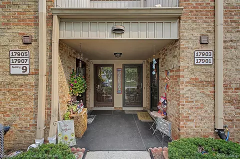 17905 University Park Dr #99, Livonia, MI 48152
