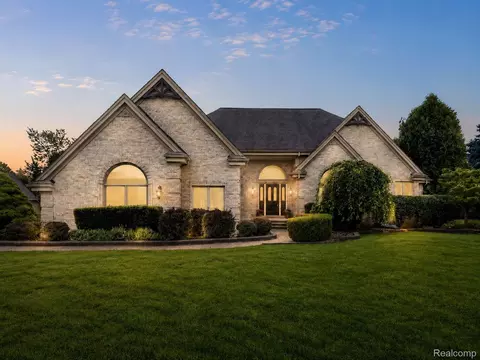 56769 Mckenzi Ln, Lyon, MI 48178