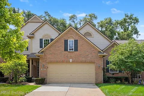 8025 Springdale Dr #48, White Lake, MI 48386