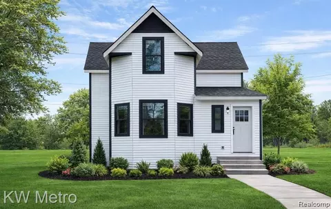 8864 Charlevoix St, Detroit, MI 48214