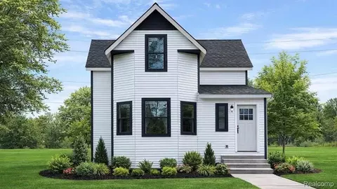 8864 Charlevoix St, Detroit, MI 48214