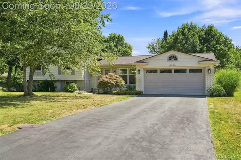 4243 Iverness Ln, West Bloomfield, MI 48323