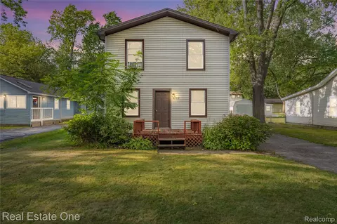 4866 Filer St, Waterford, MI 48328