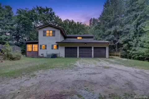 1817 S Baldwin Rd, Oxford, MI 48371