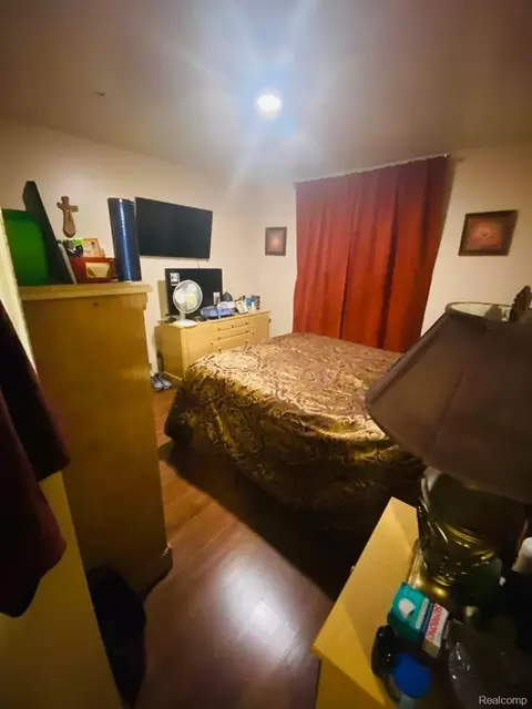 Bedroom - 24775 Cunningham Ave, Warren, MI 48091 photo 2 of 2