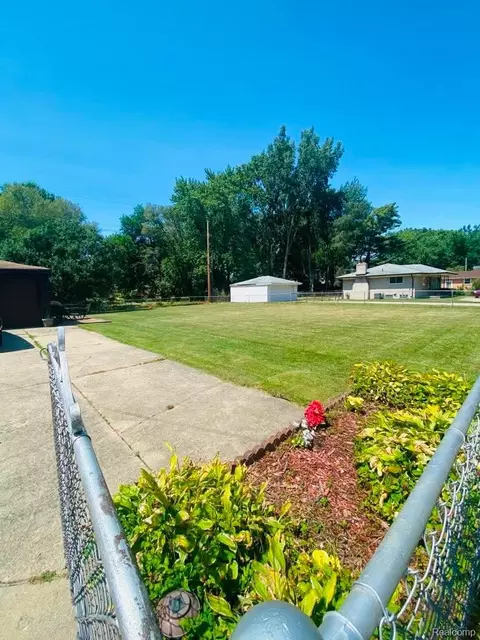 Exterior - 24775 Cunningham Ave, Warren, MI 48091 photo 2 of 2