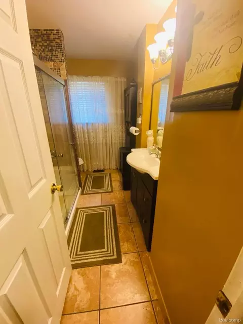 Bath - 24775 Cunningham Ave, Warren, MI 48091 photo 1 of 4