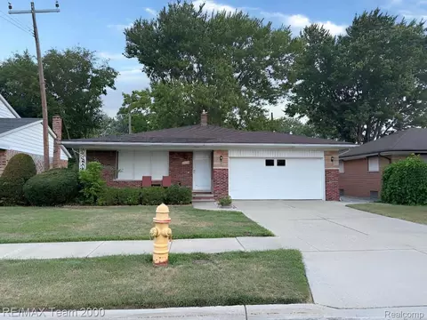 21751 Raven Ave, Eastpointe, MI 48021
