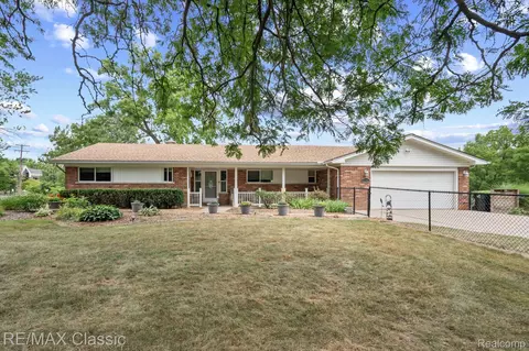 41700 W 11 Mile Rd, Novi, MI 48375