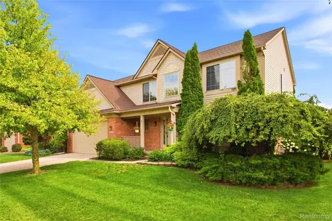 22085 Cherrywood Rd, Woodhaven, MI 48183