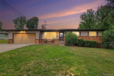 131 Indian Knolls St, Oxford, MI 48371