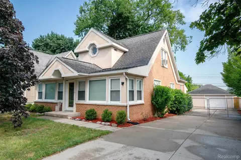 22 Cloverport Ave, Rochester Hills, MI 48307