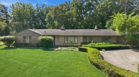 6975 Wing Lake Rd, Bloomfield Hills, MI 48301