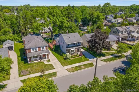 10504 Borgman Ave, Huntington Woods, MI 48070