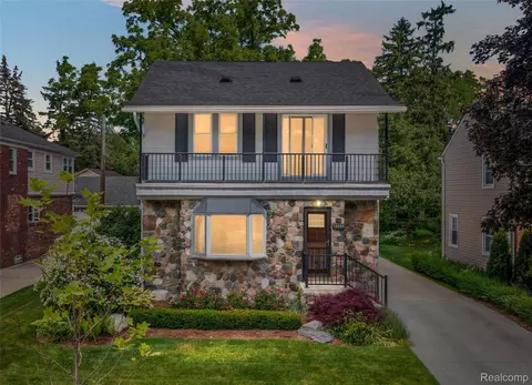 10504 Borgman Ave, Huntington Woods, MI 48070