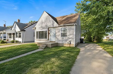 8615 Strathmoor St, Detroit, MI 48228