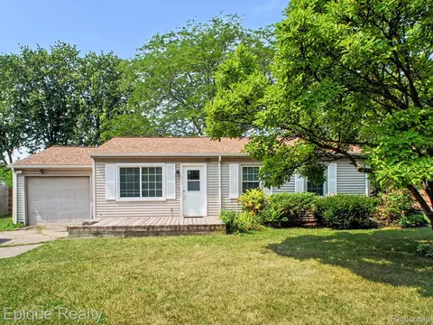 2789 Wellesley Dr, Saginaw, MI 48603