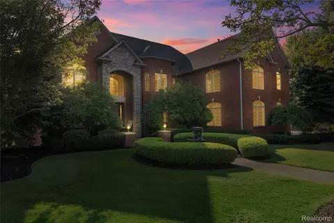 840 High View Ct, Oxford, MI 48371