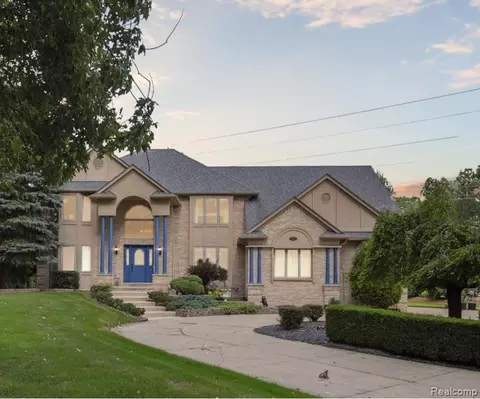 56764 Jewell Rd, Shelby Township, MI 48315