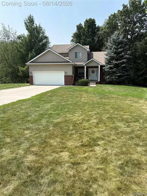 501 Forest Hill Dr, Brandon, MI 48371