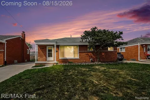21643 Visnaw St, Saint Clair Shores, MI 48081